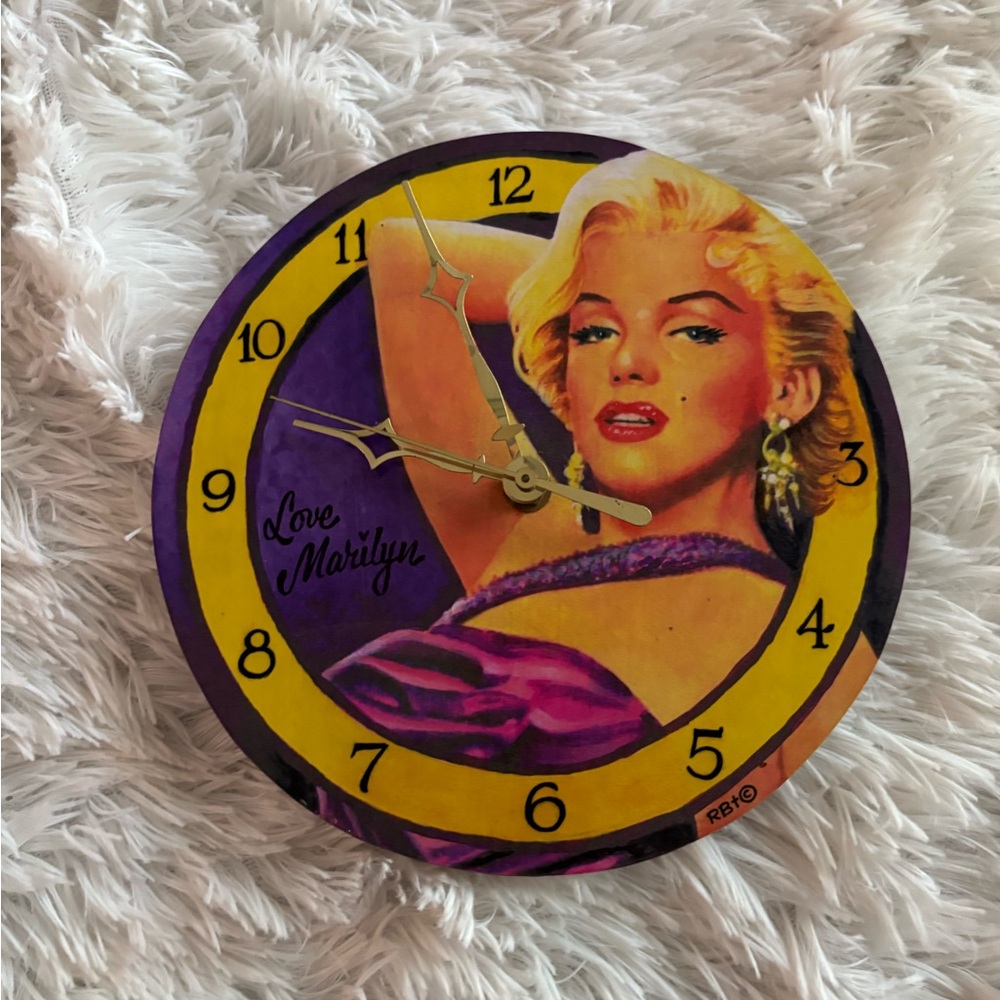Retro Wall Clock with Marilyn Monroe